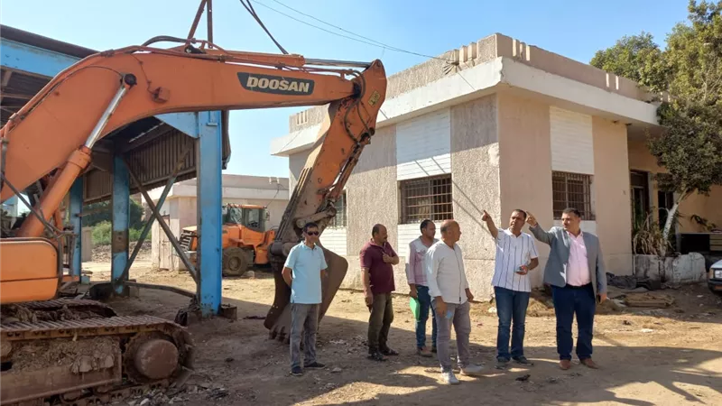  سكرتير المنوفية يتابع المركز التكنولوجي ومصنع القمامة لتحسين الخدمات 