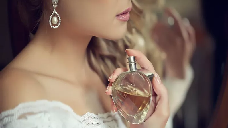 هل يمكن للعطور التي تستخدم يوميًا أن تشكل خطرا على صحتنا؟