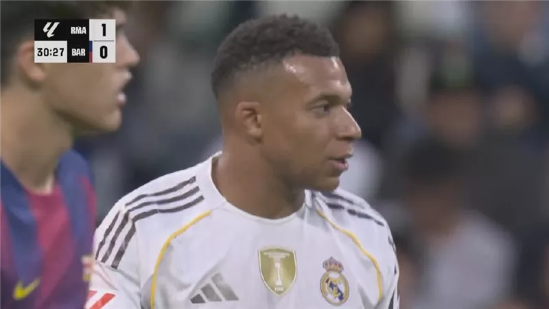شوط أول ناري.. ريال مدريد يتفوق على برشلونة في الكلاسيكو