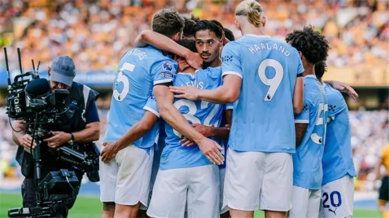 جوارديولا يعلن تشكيل مانشستر سيتي لمواجهة أستون فيلا بالدوري الإنجليزي