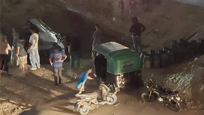  سقوط سيارة ملاكى داخل حفرة فى فيصل والحصيلة 3 مصابين 
