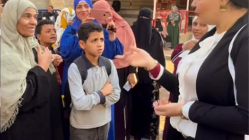 مش هنتكلم في الأسعار.. مرشحة برلمانية تثير الجدل بعد جولة لها بين أهالي دائرتها