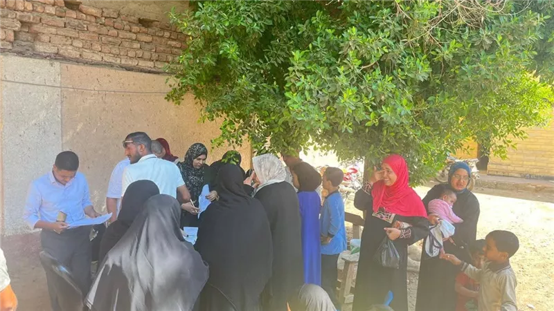 وكيل صحة الأقصر يتفقد القافلة الطبية بوحدة الكرنك القديم بالبندر