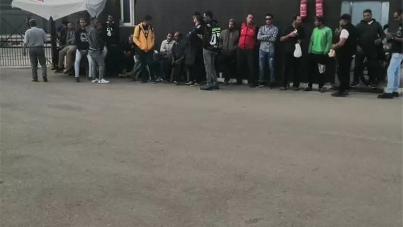 ماذا يحدث في الأهلي؟ احتجاجات العمال تهدد عرش الخطيب قبل الانتخابات