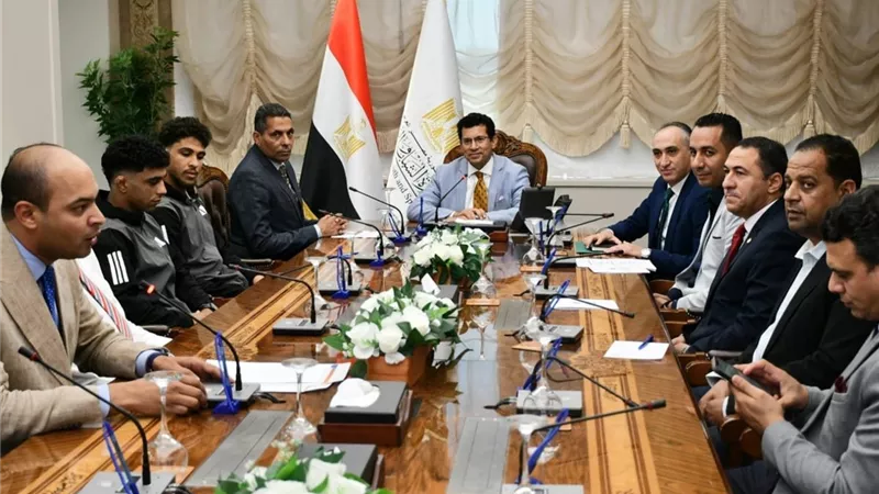 وزير الرياضة يكرم منتخب المصارعة بعد حصوله على ذهبية وبرونزية بطولة العالم