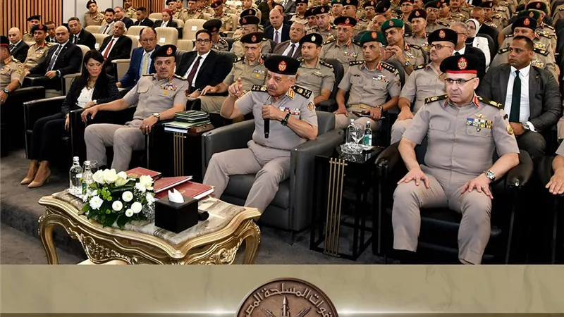 وزير الدفاع يشهد مناقشة البحث الرئيسي لمركز الدراسات الاستراتيجية للقوات المسلحة
