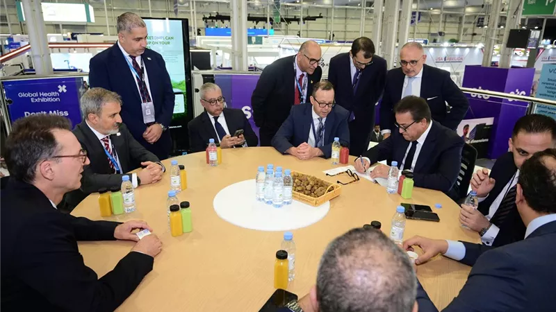 وزير الصحة يبحث مع شركة «أبوت» تعزيز التعاون بمجالات تطوير التشخيص الطبي