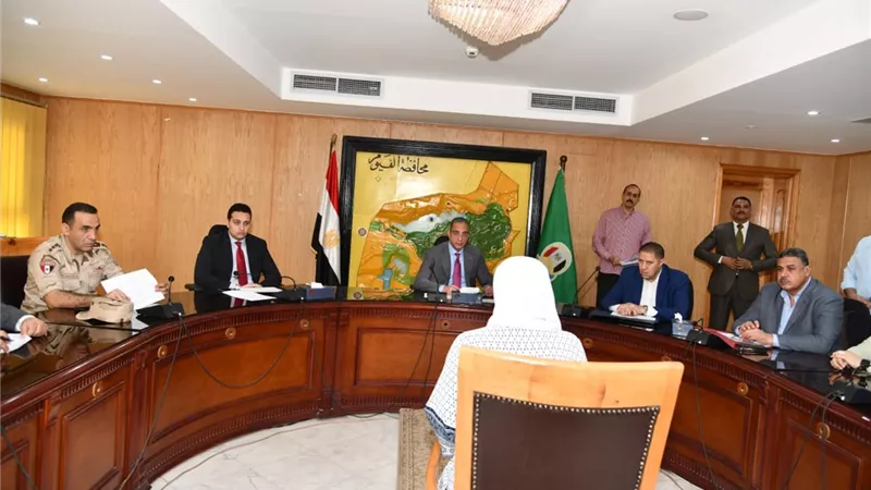 محافظ الفيوم يوجه بتوفير العلاج والمشروعات التنموية وفرص العمل للشباب