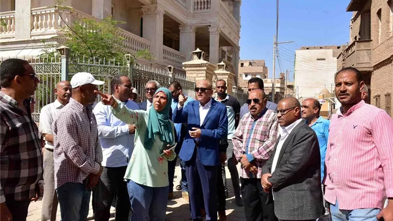 محافظ الأقصر يتفقد مشروعات البنية التحتية بمدينة إسنا 