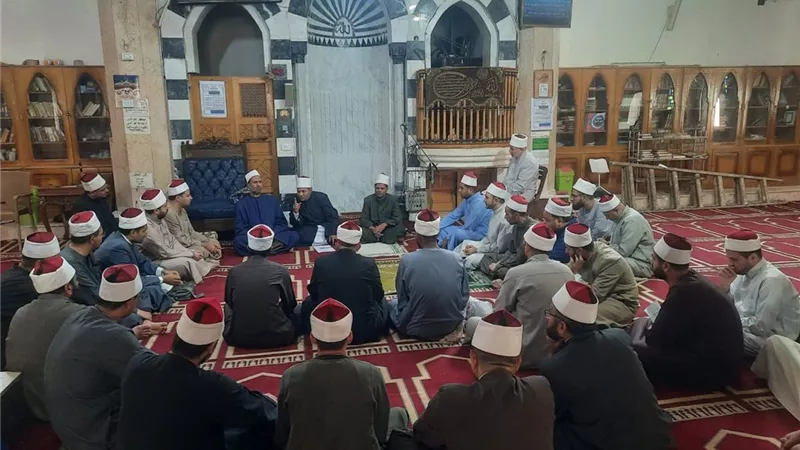 أوقاف العبور تشدد على الأئمة بضرورة الانضباط في أداء خطبة الجمعة