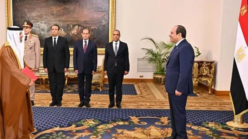 سفير الإمارات الجديد لدى مصر يقدم أوراق اعتماده إلى الرئيس السيسي