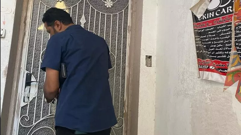 إغلاق مركز للجلدية بالشرقية لتشغيله بدون ترخيص وانتحال صفة طبيب| صور