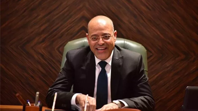 وزير العمل يقود حملات تفتيشية على المنشآت لضبط تطبيق الحد الأدنى للأجور