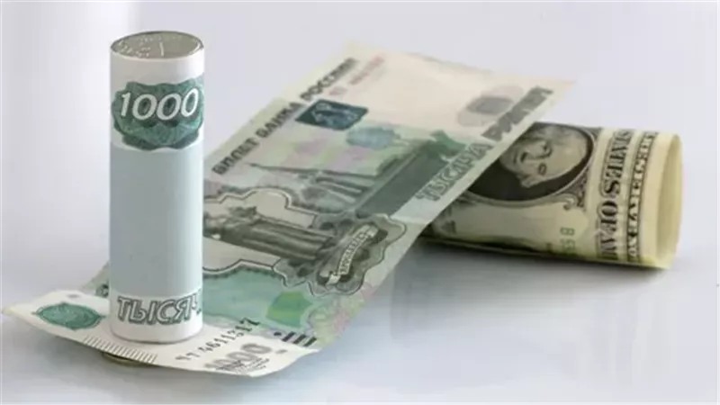 الروبل الروسي يقفز 40% أمام الدولار ويحقق أفضل أداء عالميًا في 2025