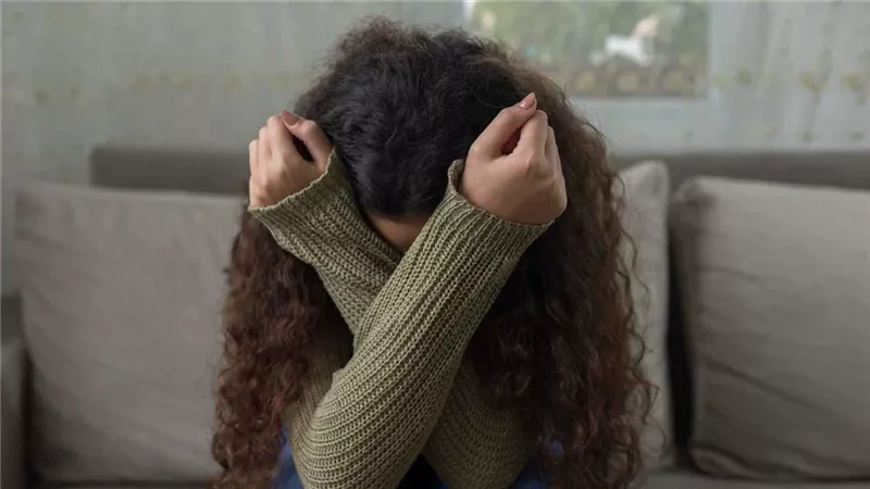 7 نصائح لكسر دائرة التفكير السلبي.. منها تحدي الأفكار