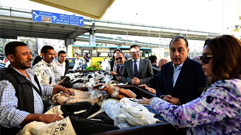 الباعة الجائلون لـ مدبولي عن سوق العتبة: 