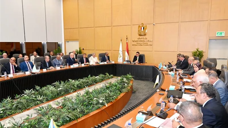 وزير الإسكان: تحسين خدمات مياه الشرب والصرف الصحي على رأس أولوياتنا بالريف