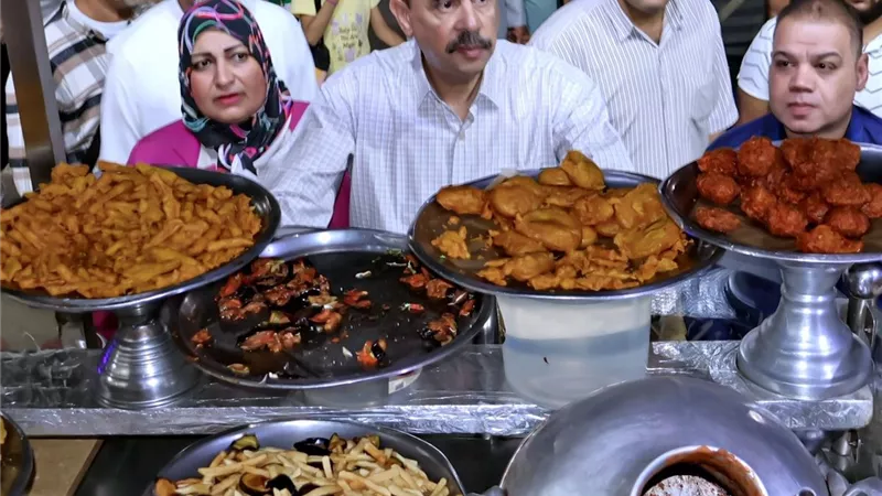 محافظ سوهاج يتفقد منطقتي المحطة والشهيد عبد المنعم رياض بحي غرب