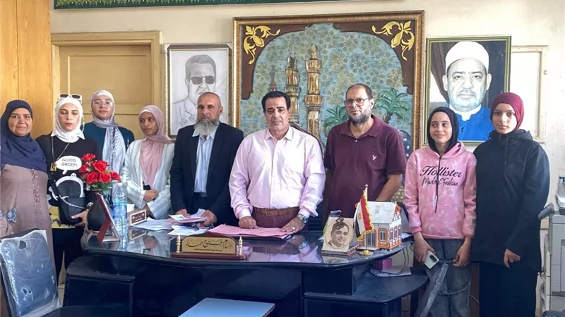 مسئول بمنطقة كفر الشيخ الأزهرية يلتقي بطالبات يشاركن في بطولة ألعاب قوى|صور
