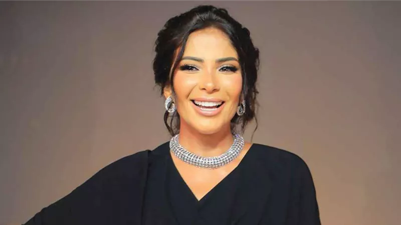 منى زكي تتصدر التريند بعد ظهورها في مجلة فوج بأمريكا| صور