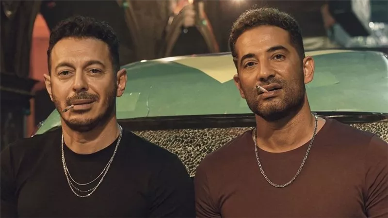 بصور من كواليس المسلسل.. عمرو سعد يستعيد ذكريات «ملوك الجدعنة»