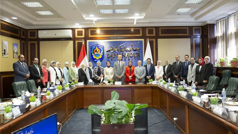 رئيس جامعة دمنهور يستقبل فريق جائزة مصر لإعلان نتائج «التميز الداخلي»