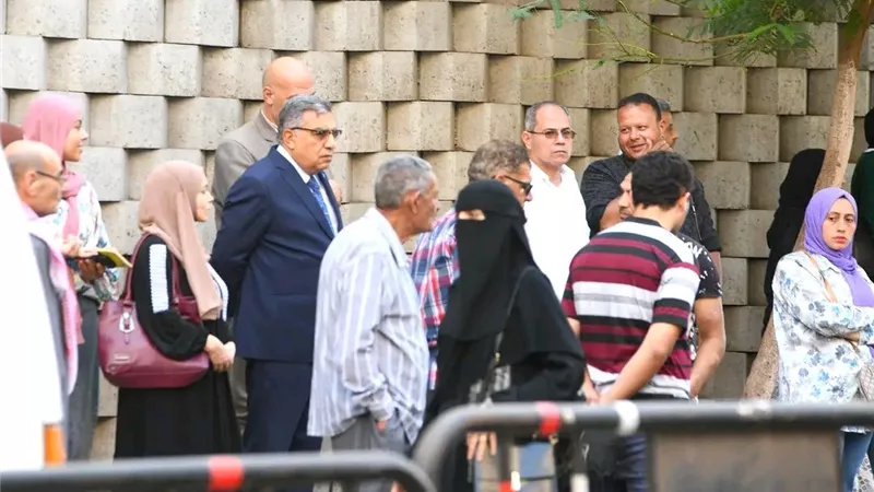 محافظ الدقهلية يشدد على الالتزام بتشغيل عدّاد التاكسي في المنصورة 