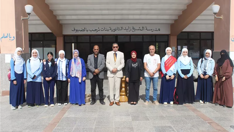 مدير تعليم الجيزة يتابع التقييمات الشهرية في المدارس | صور