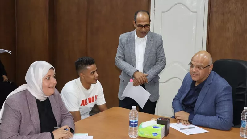 أيمن عطية يستمع لمطالب أهالي شبين والخصوص والخانكة ويوجّه بحلول عاجلة 