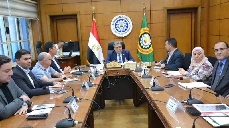 محافظ الدقهلية يبحث آليات استغلال أرض الإيواء بميت غمر لإقامة مشروع خدمي