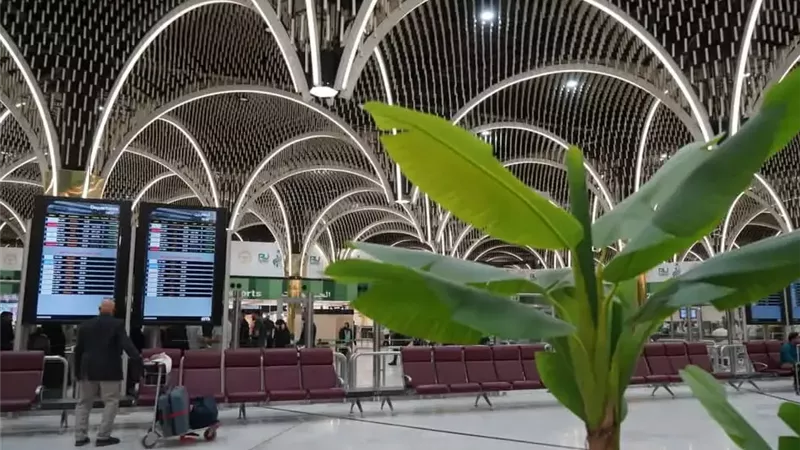العراق يبرم عقدًا استثماريًا لتطوير مطار بغداد الدولي بمليارات الدولارات