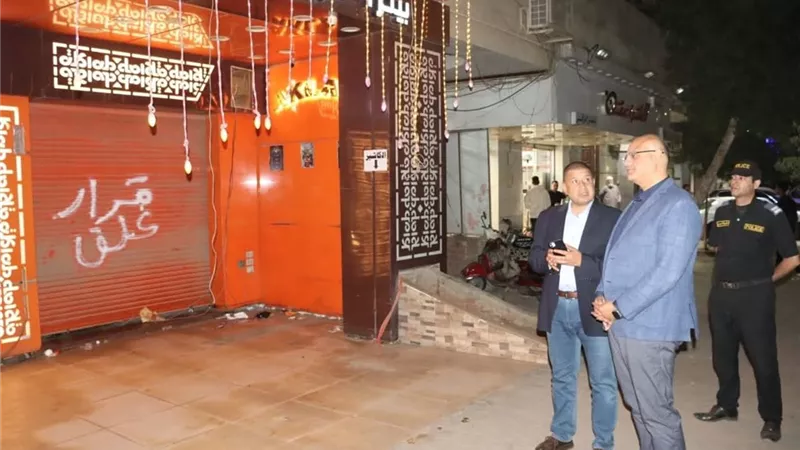 القليوبية: إزالة إشغالات وغلق مطعمين غير مرخصين بشبرا الخيمة