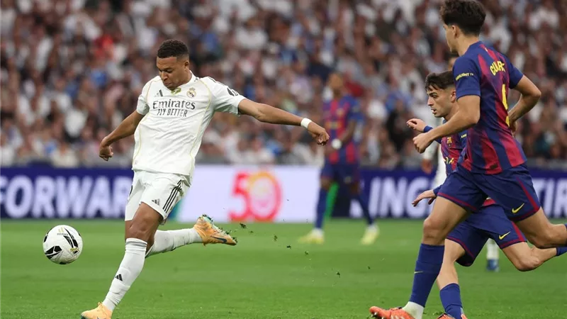 خورخي لوبيز: ريال مدريد استحق الفوز في الكلاسيكو.. وبرشلونة يعاني هذا الموسم 