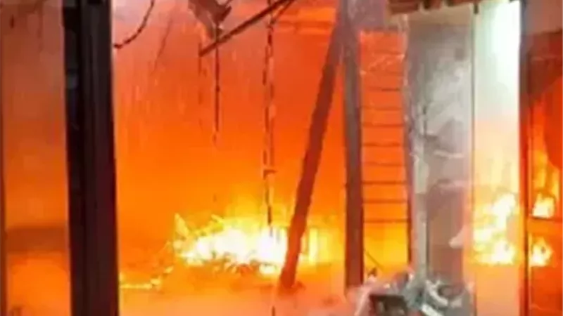 انتداب المعمل جنائي لـ معاينة حريق مطعم شهير بالعبور 