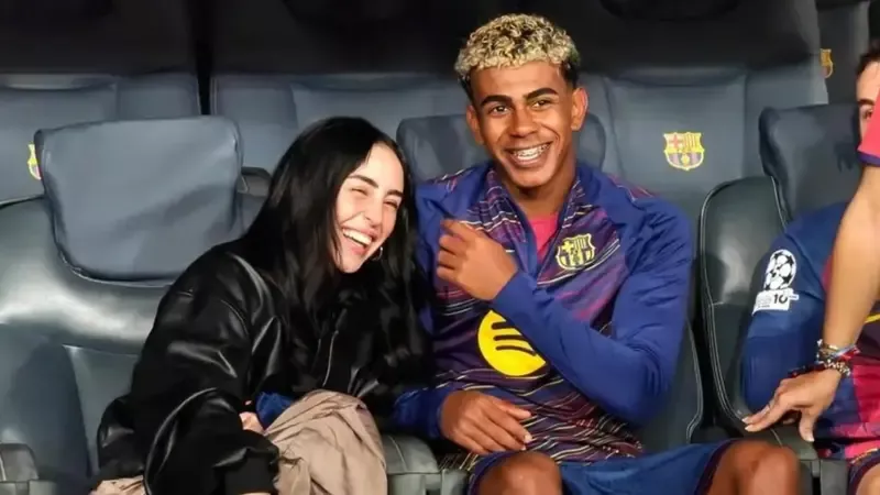 هدية لصديقته نيكول.. لامين يامال يُكمل شراء منزل بيكيه وشاكيرا 