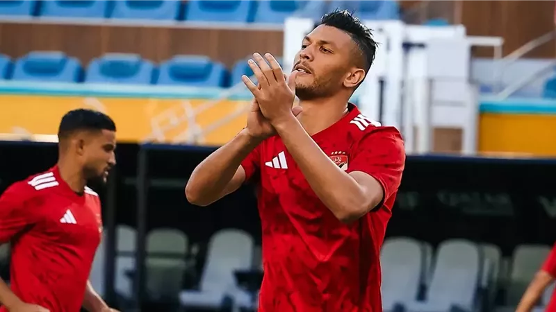 الأهلي يسابق الزمن لتجهيز أشرف داري قبل السوبر المصري 