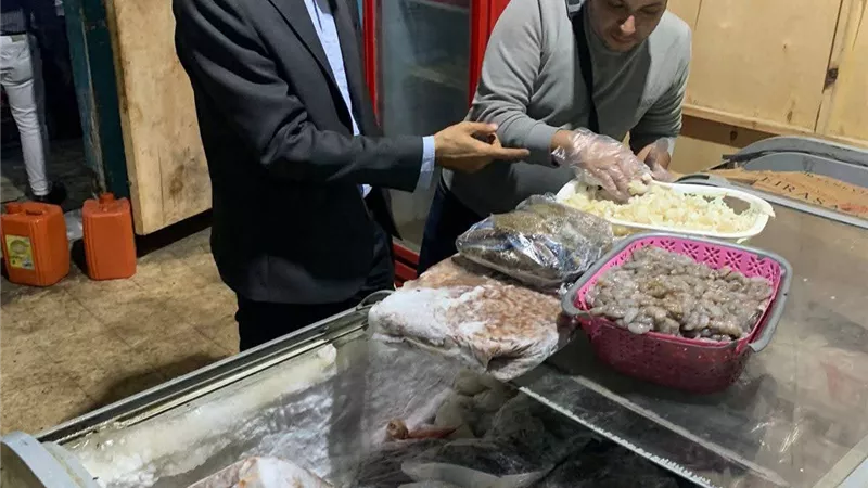 تكثيف حملات مراقبة الأغذية بساحة الميدان الإبراهيمي بمدينة دسوق