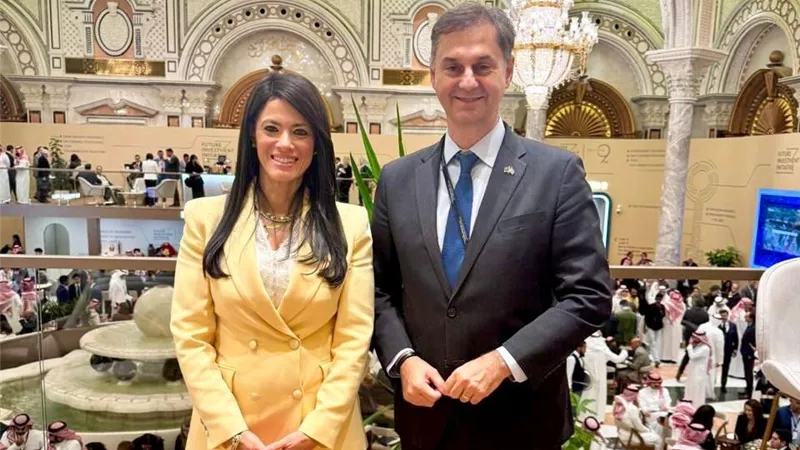 «المشاط» تبحث مع الجانب اليوناني تعزيز التعاون بمجال توطين الصناعة والتكنولوجيا