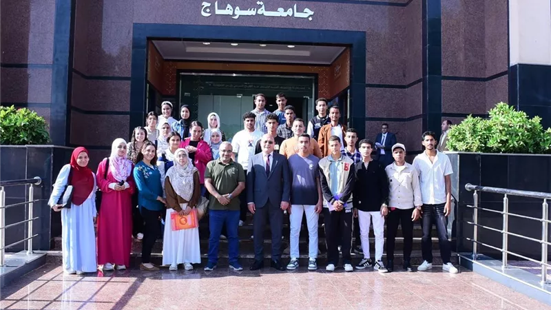 رئيس جامعة سوهاج يتفقد التدريبات العملية لطلاب الجغرافيا الطبيعية