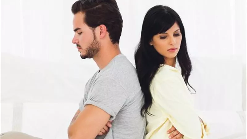 زوجتي تهمل حقوقي وتتعلل بالتعب هل تعد آثمة وتلعنها الملائكة؟ أزهري يجيب