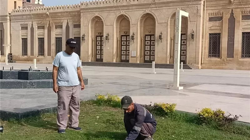 استعدادا للختام.. حملات نظافة شاملة بـ دسوق تزين محيط مسجد 