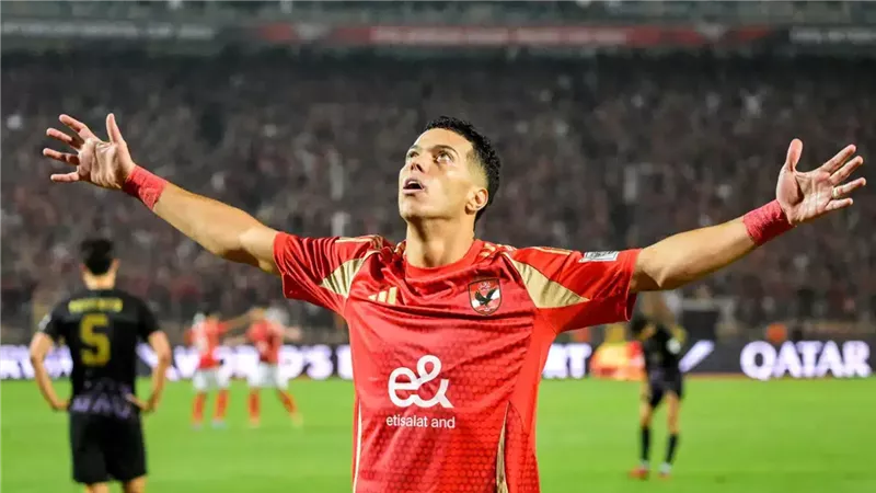 الأهلي يبدأ إجراءات استخراج تأشيرة الإمارات لـ إمام عاشور 
