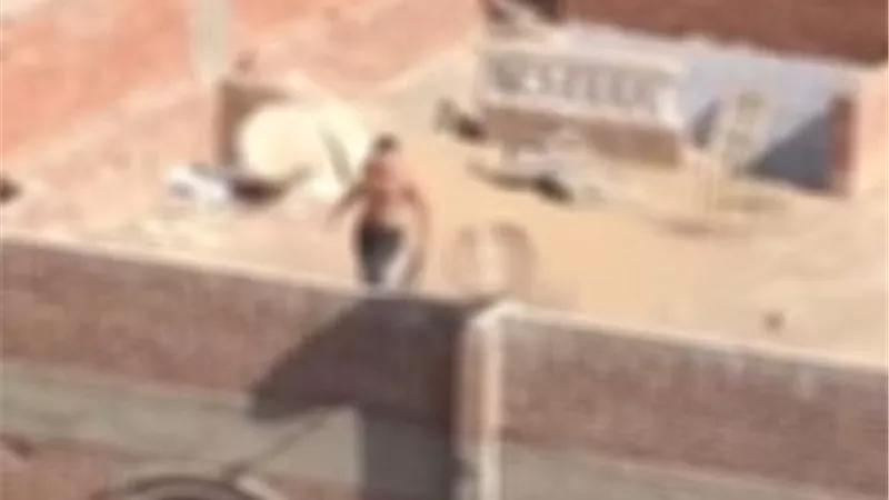 لا يرتدي ملابس.. الأمن يكشف تفاصيل فيديو كفر الشيخ 