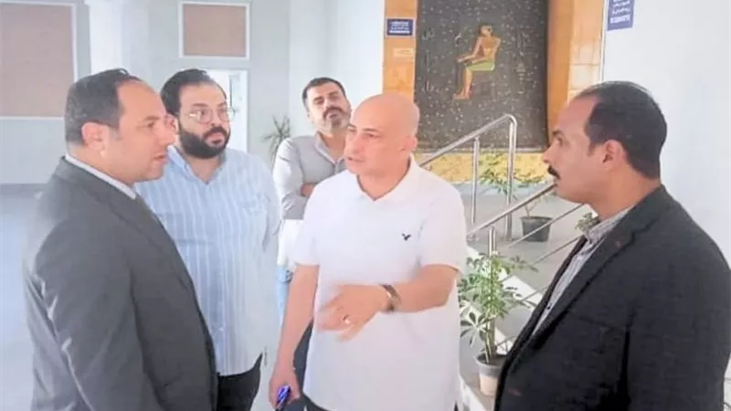 رئيس المؤسسة العلاجية يتفقد تجهيزات بنك الدم التجميعي بمستشفى هيليوبوليس