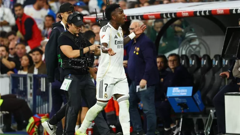 مفاجأة بشأن مستقبل فينيسيوس جونيور مع ريال مدريد بعد أزمته مع ألونسو