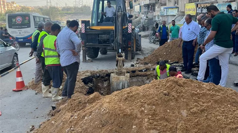 محافظة الجيزة: جار إصلاح كسر خط مياه بمنطقة الضغط بحدائق الأهرام