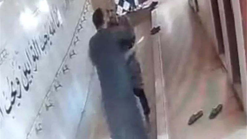 مصدر يكشف لـ«إيجبتك» كواليس تعدي شخص على عامل مسجد بالغربية ورد الأوقاف 