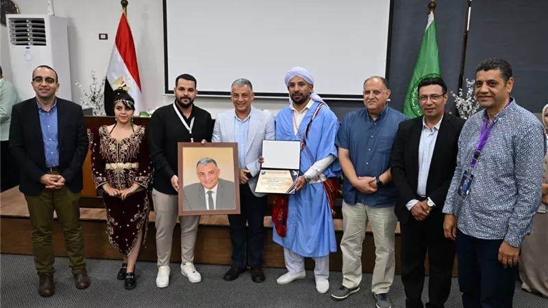 محافظ الإسماعيلية يستقبل رؤساء الوفود المُشاركة بمهرجان الفنون الشعبية الـ25