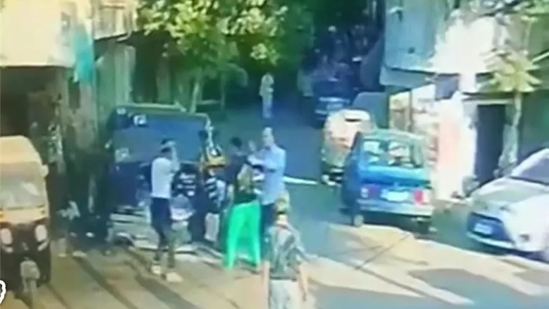 الاعتداء على شاب في الزاوية الحمراء وتهديده بخطف نجله