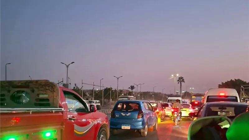 شلل مروري على طريق الأوتوستراد بسبب أعمال الحفر| تفاصيل